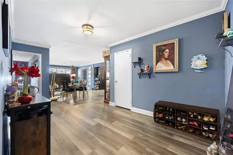 21 Chapel Pl #1K, North Hempstead, NY 11021
