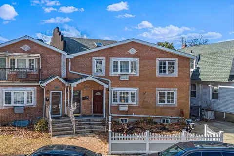 9226 Winchester Blvd, New York, NY 11428