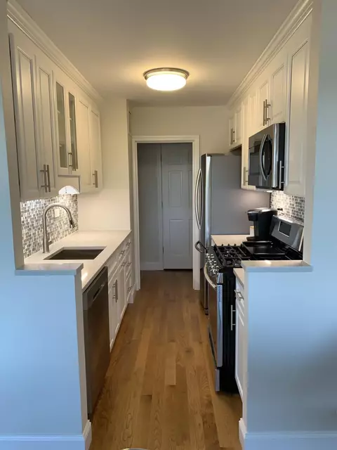 18-15 215th St #3S, New York, NY 11360