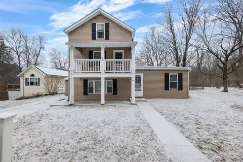 45 W Dorsey Ln, Hyde Park, NY 12538