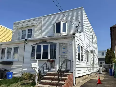 32-49 201st St, New York, NY 11361