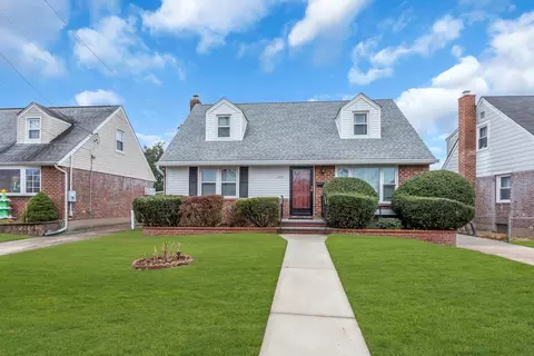 209 Emory Rd, North Hempstead, NY 11501