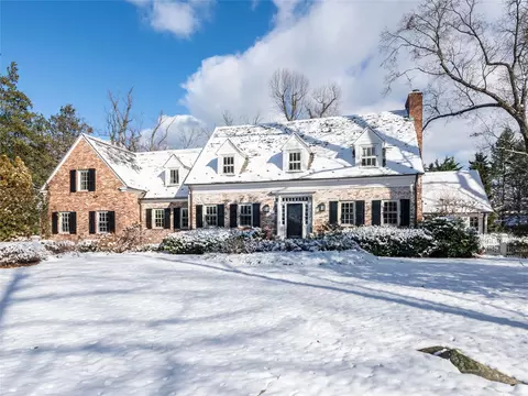 508 Manhasset Woods Rd, North Hempstead, NY 11030