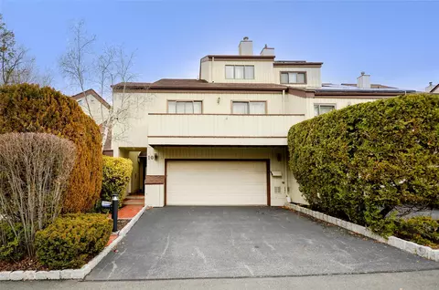 10 Chippewa Ct, Ramapo, NY 10901