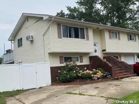 11 Van Cott Rd, North Babylon, NY 11703