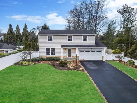 4 Newton Rd, Hauppauge, NY 11788