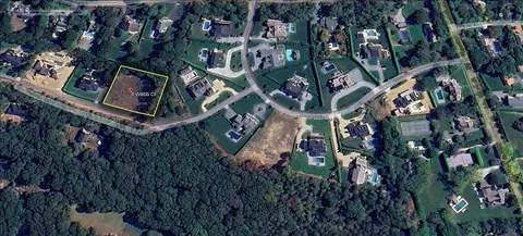 8 Webb Ct, Southampton, NY 11960
