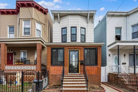 88-23 75th St, Woodhaven, NY 11421