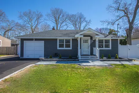 107 Phyllis Dr, Patchogue, NY 11772