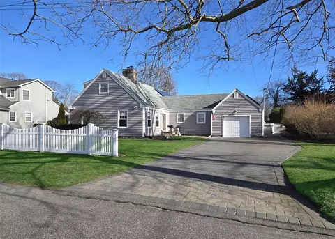 70 Grand Central Ave, Amityville, NY 11701