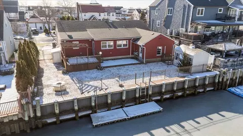 62 2nd St W, Hempstead, NY 11520