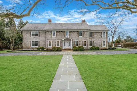 55 Beach Ln, Westhampton Beach, NY 11978