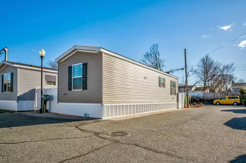 600 Broadway #E-1, Amityville, NY 11701