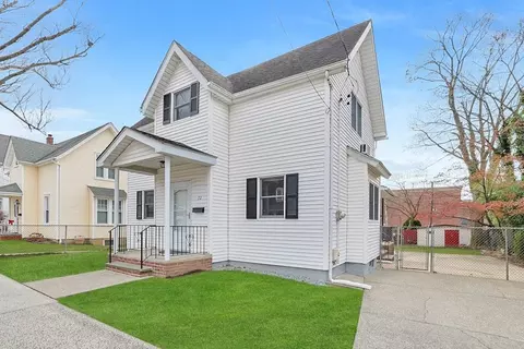12 Maple St, Greenburgh, NY 10522