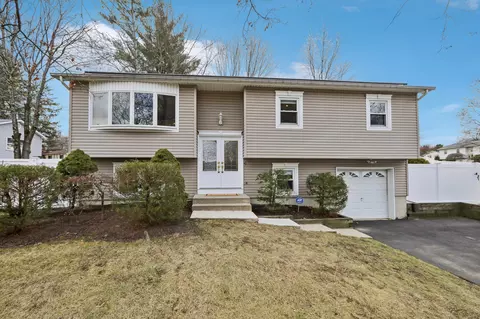 3 Gleason Dr, Thiells, NY 10984