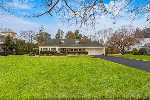 19 Osborne Rd, Garden City, NY 11530