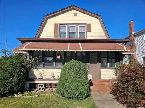 27 Cedar Rd, Inwood, NY 11096