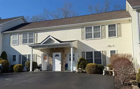 69 Aveonis Ct, Fishkill, NY 12524