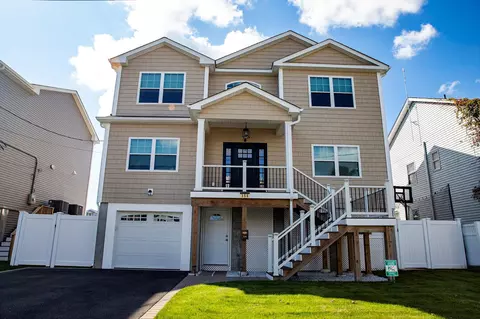 356 Arthur St, Freeport, NY 11520
