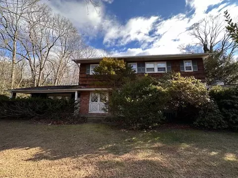 1 Tulane Ct, Northport, NY 11768