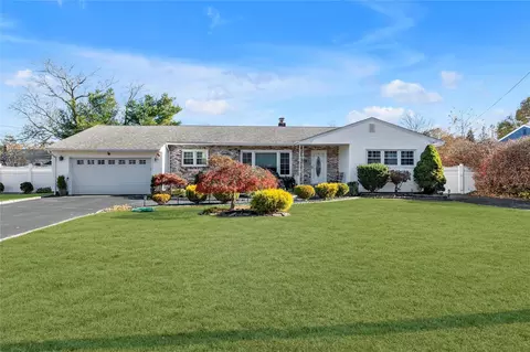 63 Bayview Ave, Brookhaven, NY 11772