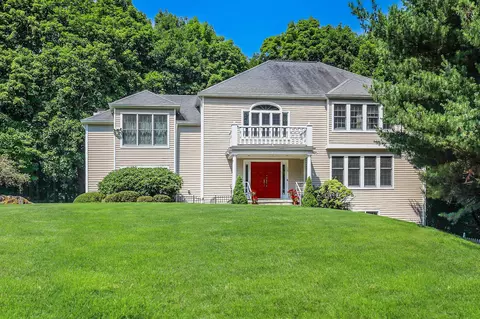 19 Random Farms Cir, New Castle, NY 10514
