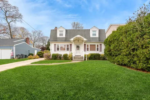 1408 Gaston St, Wantagh, NY 11793