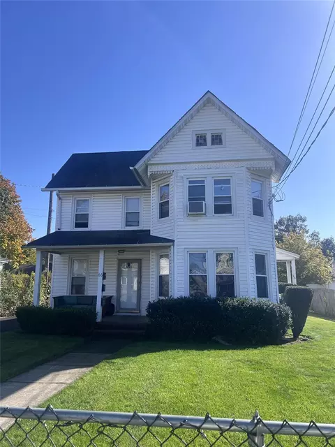 66 Grand Ave, Freeport, NY 11520
