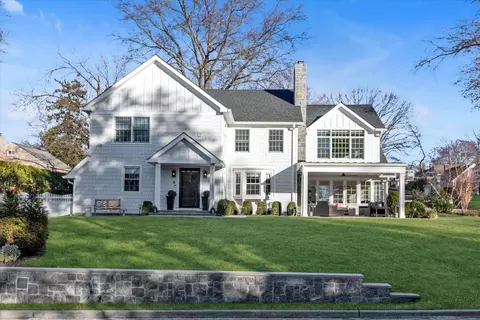 8 Lowell Rd, North Hempstead, NY 11050