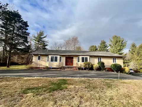 19 Berry Hill Rd, Oyster Bay, NY 11771