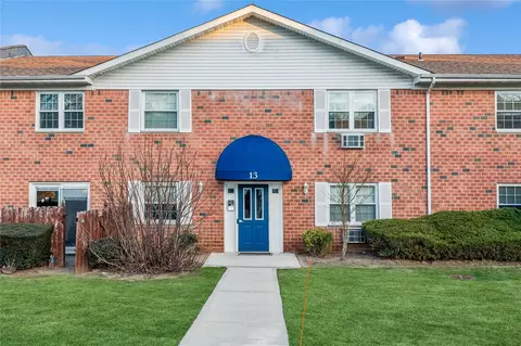 460 Old Town Rd #13P, Port Jefferson Station, NY 11776
