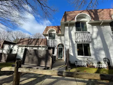238 Skyline Dr, Coram, NY 11727
