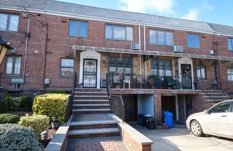 61-60 69th Ln, New York, NY 11379