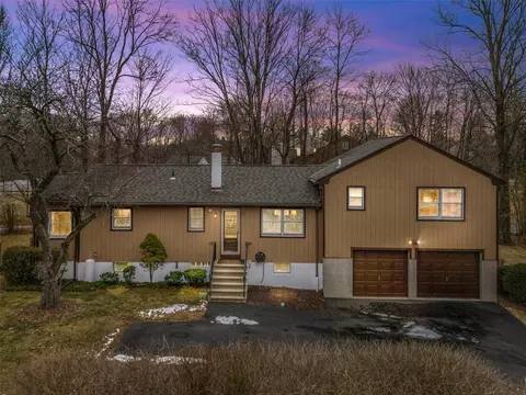 3154 Gomer St, Yorktown, NY 10598