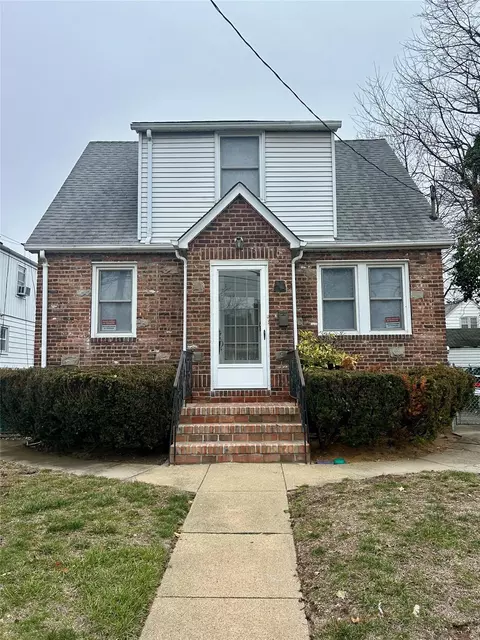 101 N Waldinger St, Valley Stream, NY 11580