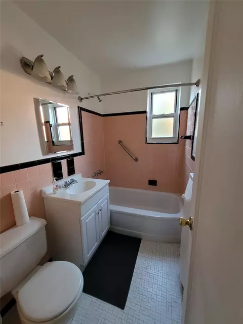 138-37 Jewel Ave #3, Flushing, NY 11367