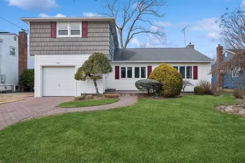1700 Saint Marks Ave, Merrick, NY 11566