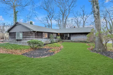 12 Red Oak Rd, Saint James, NY 11780