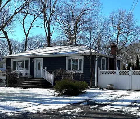24 Hempstead Dr, Sound Beach, NY 11789