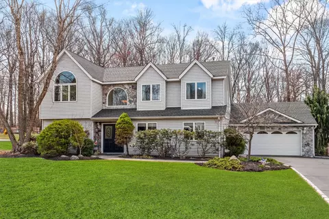 12 Bridge Rd, Nanuet, NY 10954