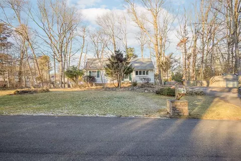 5 Huffman Rd, Clarkstown, NY 10989