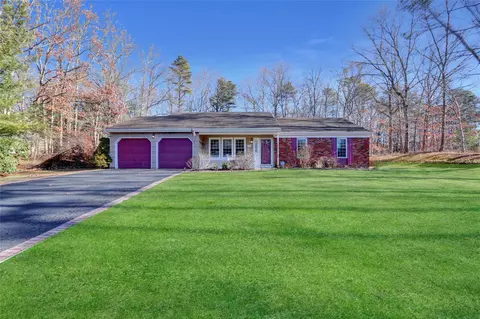 9 Cavalier Ct, Ridge, NY 11961