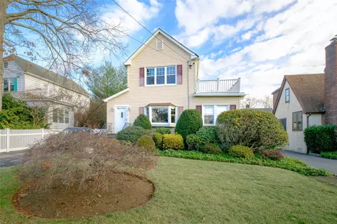 30 Lyons Rd, Scarsdale, NY 10583