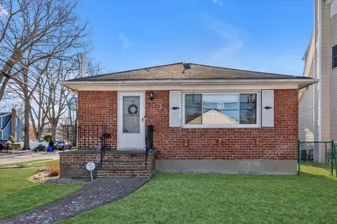 1882 Carroll Ave, Merrick, NY 11566