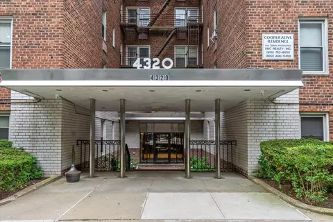 4320 Van Cortlandt Park E #4L, New York, NY 10470