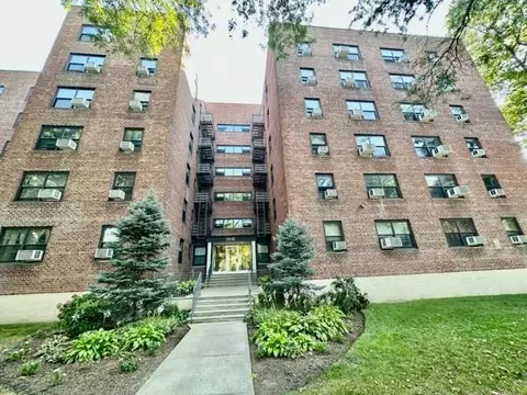 211-02 75th Ave #4P, Oakland Gardens, NY 11364