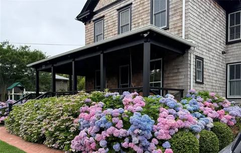 133 6th St, Greenport, NY 11944