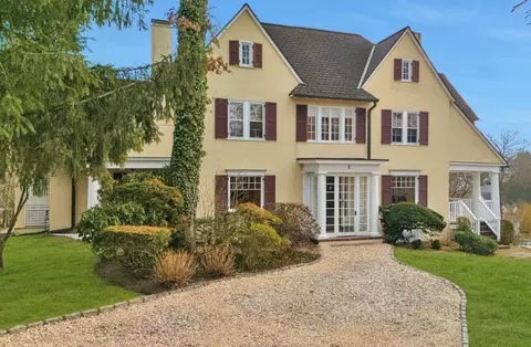 8 Circle Rd, Scarsdale, NY 10583