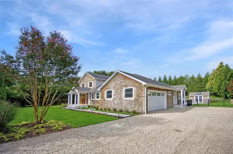 175 Bishops Ln, Southampton, NY 11968