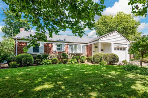 776 Palmetto Dr, Franklin Square, NY 11010